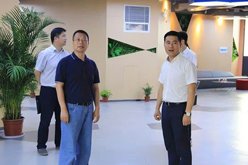 20160818拱墅區(qū)委常委、組織部李煒蒞臨杭州建華文創(chuàng)集團總部調(diào)研指導(dǎo) (3).jpg